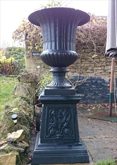 Pair of large antique cast iron urns1.jpg